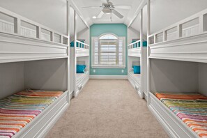 7 habitaciones, tabla de planchar con plancha, wifi y ropa de cama 