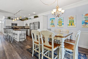Dining - North Myrtle Beach 8BR w/ pool, game room & ideal for golf groups (North Myrtle Beach)