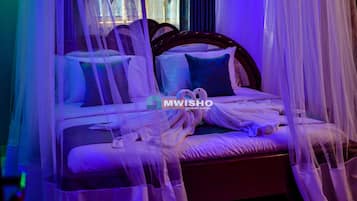 Executive Room | Egyptian cotton sheets, premium bedding, desk, laptop workspace