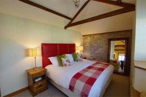 1 bedroom, WiFi - LUXURY SELF-CATERING COTTAGE. THE DAIRY (Powys)