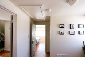 2 bedrooms, desk, iron/ironing board, free WiFi - The Hampton Home at Timmerman Field (Milwaukee)