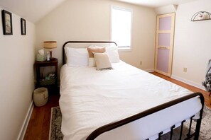 2 slaapkamers, een bureau, een strijkplank/strijkijzer, gratis wifi