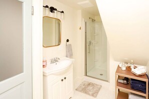 Combined shower/tub, hair dryer, towels, soap