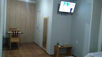 Suite Master | 1 bedroom, laptop workspace, iron/ironing board, free WiFi