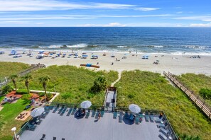 On the beach - Luxury oceanfront resort-workout room, indoor/outdoor pools, lazy river, kids' pool-in Ocean Drive (North Myrtle Beach)