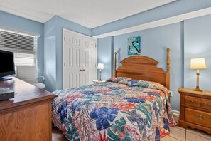 3 bedrooms, iron/ironing board, WiFi, bed sheets - Luxury oceanfront resort-workout room, indoor/outdoor pools, lazy river, kids' pool-in Ocean Drive (North Myrtle Beach)