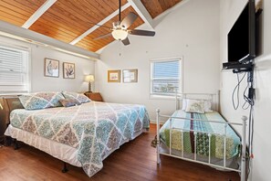 6 bedrooms, iron/ironing board, WiFi, bed sheets - Beautiful décor & large private pool! Spacious family home includes decks & huge yard in N. Myrtle. (North Myrtle Beach)
