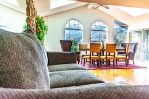 Free daily cooked-to-order breakfast