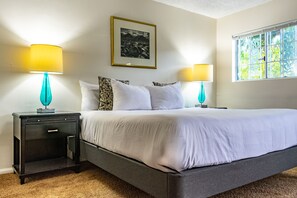 Deluxe Room, 1 King Bed | Iron/ironing board, free WiFi, bed sheets - La Jolla Guest House (La Jolla)
