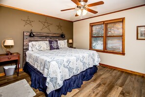 5 bedrooms, iron/ironing board, free WiFi, bed sheets - Relax by Lake of the Ozarks in your spacious Sunrise Beach retreat on 1 acre. (Sunrise Beach)