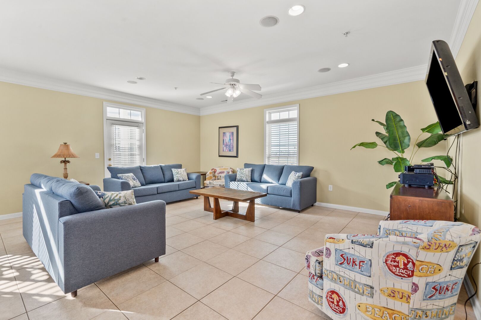 Fernseher, DVD-Player, Stereoanlage