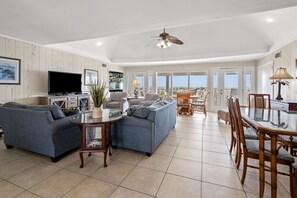 TV, lettore DVD, impianto stereo