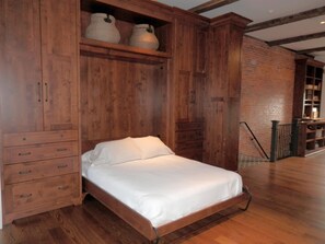 Iron/ironing board, travel crib, free WiFi, bed sheets