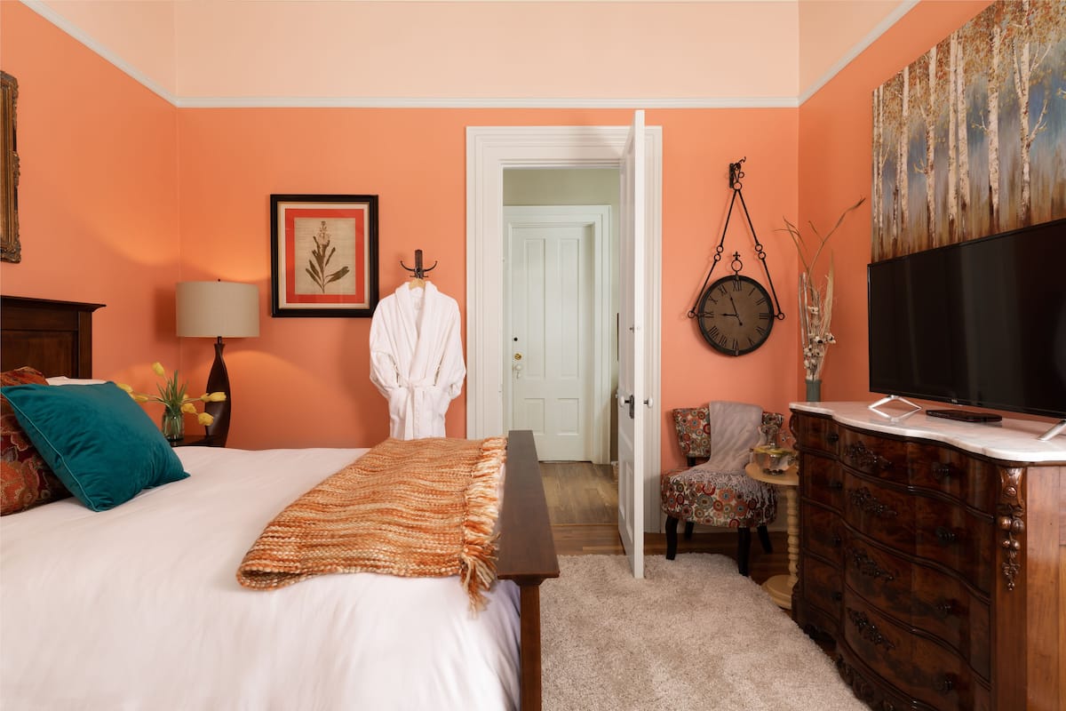Naples Room | 2 bedrooms, premium bedding, down comforters, iron/ironing board