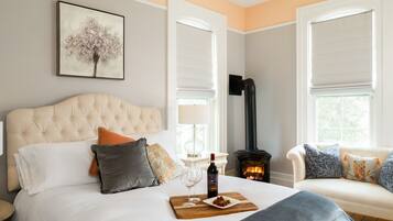 Florence Room | Premium bedding, down comforters, iron/ironing board, free WiFi