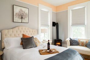 Signature-rum - 1 sovrum - utsikt mot innergården | Sängtillbehör av högsta kvalitet, duntäcken och strykjärn/strykbräda