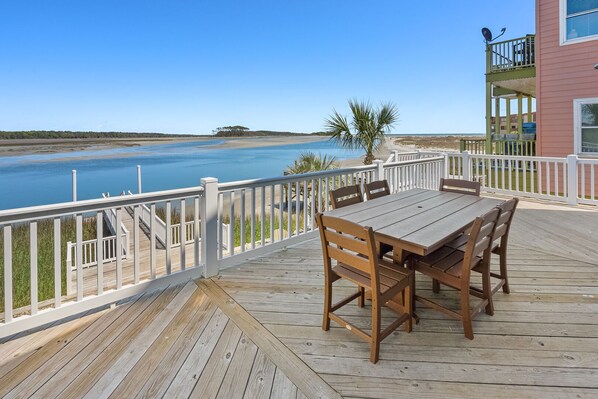 Outdoor dining - Elegant luxury channel home w/plenty of relaxing space inside & out-deck, floating dock, grill (North Myrtle Beach)