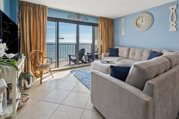 TV, DVD-spiller og stereoanlegg