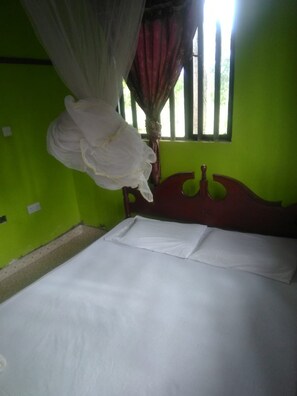 Double Room | Desk, free WiFi, bed sheets