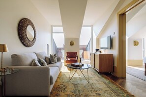 Suite Prestigio, 1 cama King size, balcón | Caja de seguridad en la habitación, cortinas blackout y insonorización 