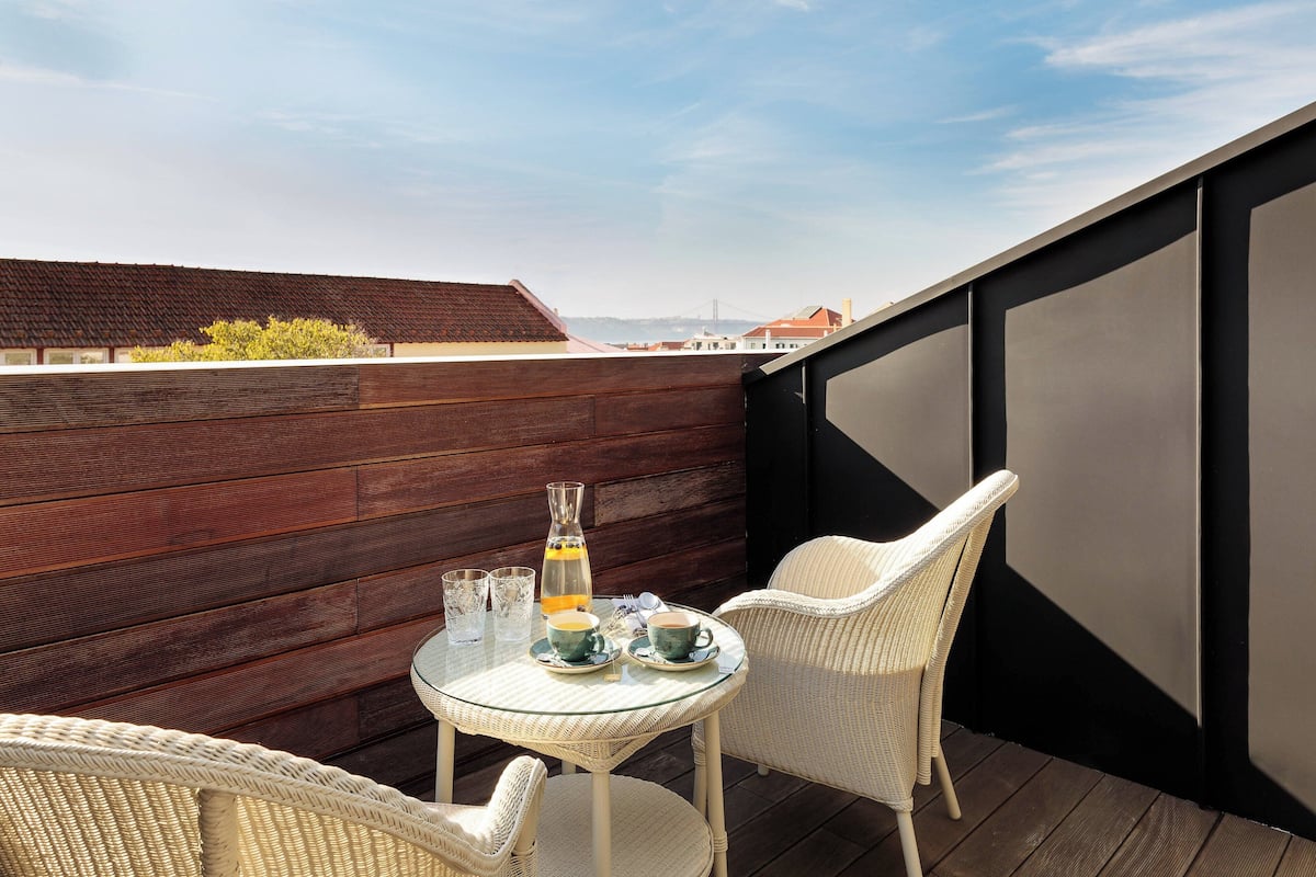 Signature Suite, 1 King Bed, Non Smoking, Balcony