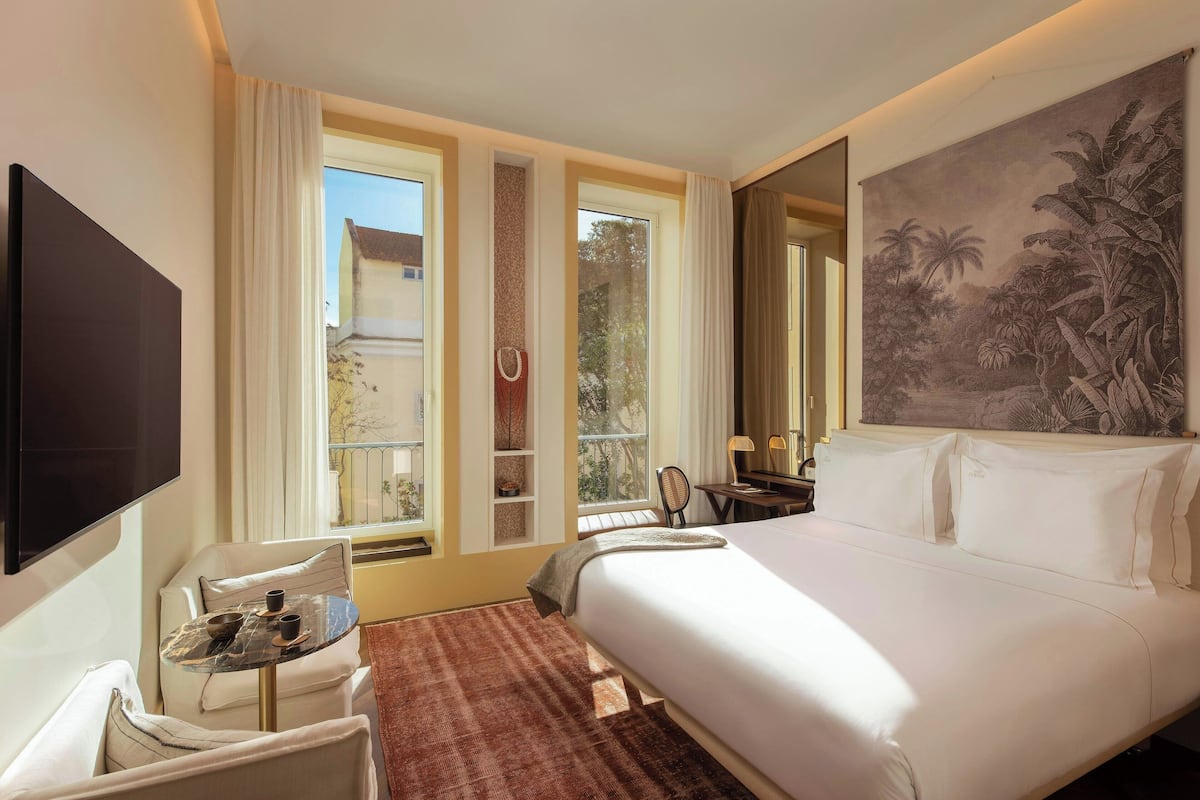 1 bedroom, in-room safe, blackout drapes, soundproofing