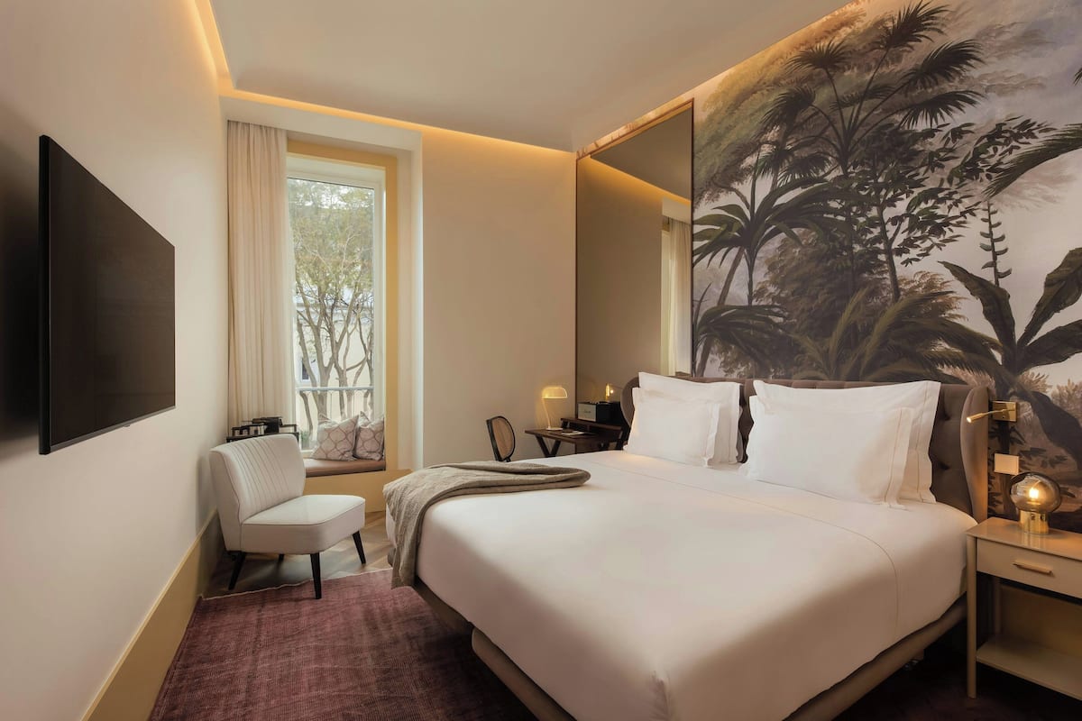1 bedroom, in-room safe, blackout drapes, soundproofing