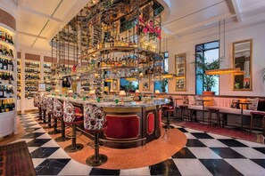 Con servicio de comidas y cenas