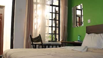 Single Room | Desk, blackout curtains, free WiFi, bed sheets