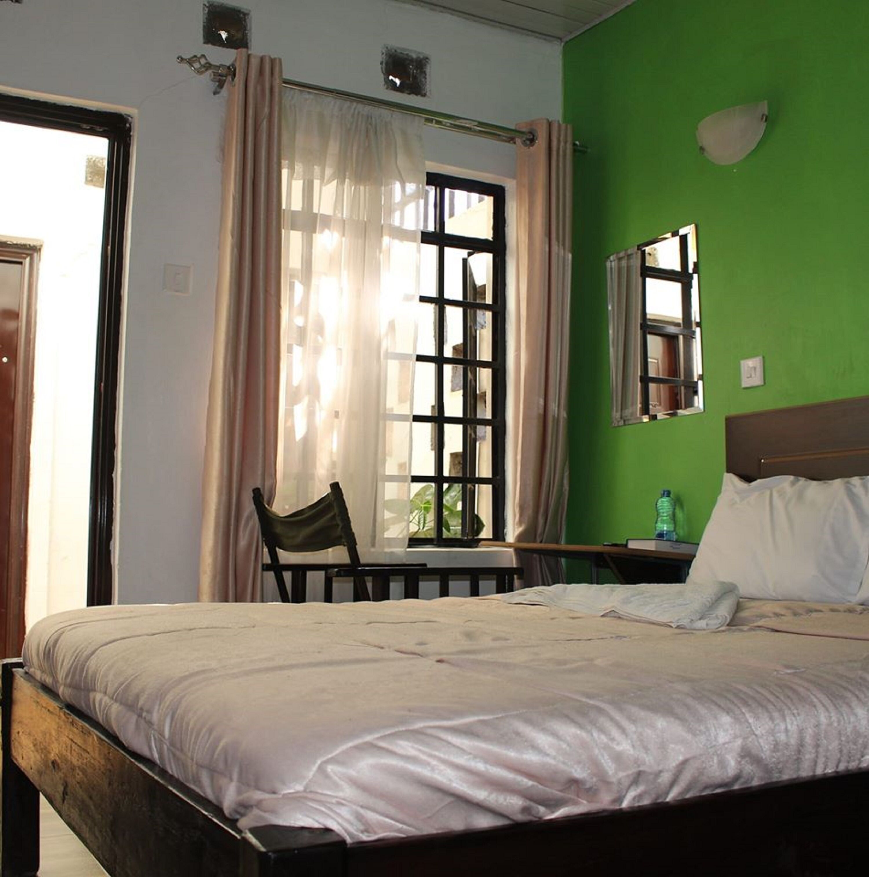 Desk, blackout drapes, free WiFi, bed sheets