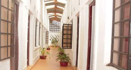 Dover Hotel Bondo