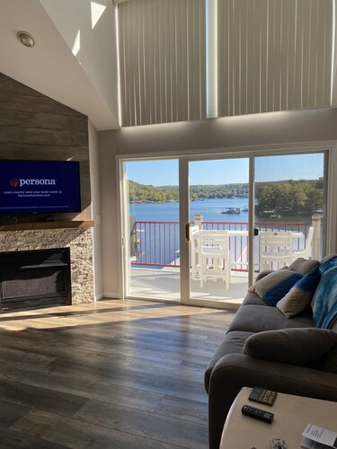 4BR / 3BA Lakefront Penthouse, Clearwater Eigentumswohnung