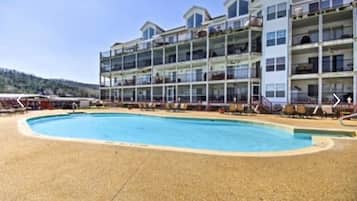 Piscine extérieure, piscine chauffée