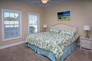 5 slaapkamers, een strijkplank/strijkijzer, internet, beddengoed