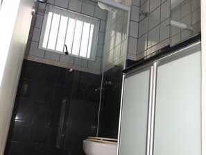 Casa, 3 habitaciones | Baño | Regadera y toallas