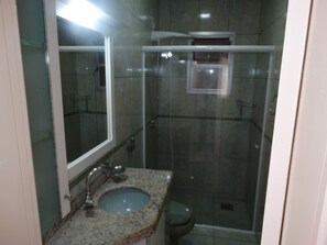 House, 2 Bedrooms | Bathroom - House 200m From the Sea - 8 (Florianópolis)