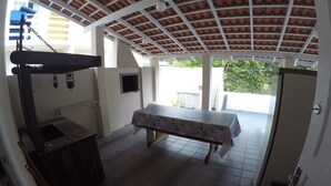 A room with a bed, a small table, and a bench. There is a window and a door. - House 4D, 100m From the Sea - 229 (Florianópolis)