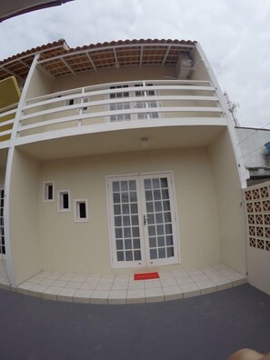Front of property - Duplex 1D, 100m From the Sea - 230 (Florianópolis)