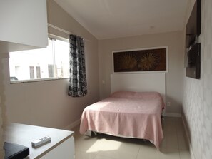 Casa, 4 quartos | Escrivaninha, Wi-Fi de cortesia, roupa de cama