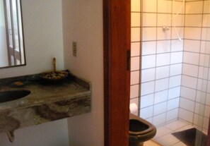 House, 3 Bedrooms | Bathroom sink - House 3D, 300m From the Sea - 34 (Florianópolis)