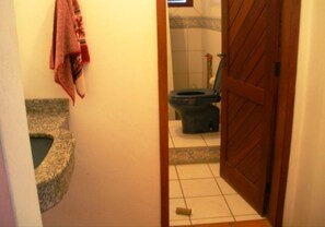 House, 3 Bedrooms | Bathroom | Shower, towels - House 3D, 300m From the Sea - 34 (Florianópolis)
