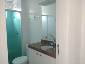 Apartment, 3 Schlafzimmer | Badezimmer | Dusche, Handtücher