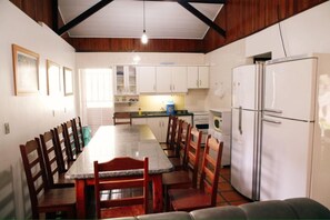 Casa, 6 quartos | Opções para refeição no quarto