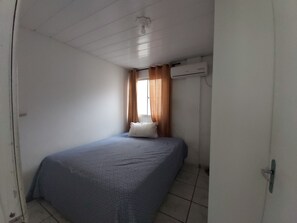 House, 2 Bedrooms | Free WiFi, bed sheets - Casa Pé na Areia, 2D, C Ar - Ingleses 41 (Florianópolis)