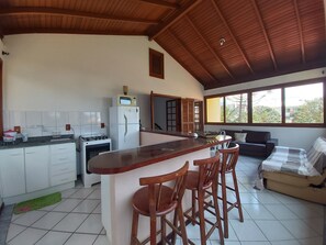 House, 4 Bedrooms | Private kitchen | Fridge, microwave, oven, stovetop