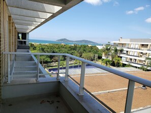 Ático, 2 habitaciones | Balcón