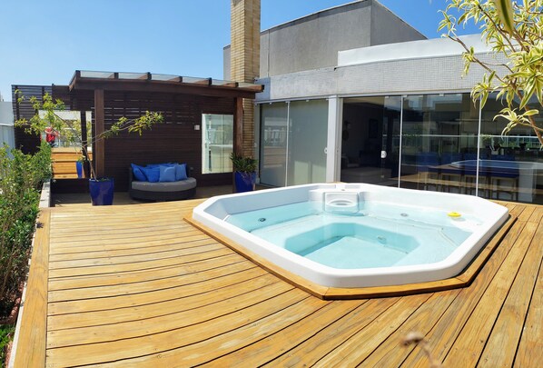 Penthouse, 2 Bedrooms | Outdoor spa tub