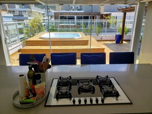 Penthouse - 2 sovrum | Eget kök | Kylskåp, mikrovågsugn, ugn och spishäll