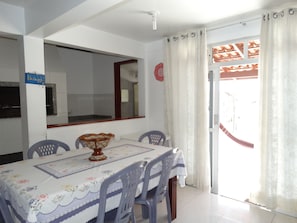 Apartment, 2 Bedrooms, Ocean View | In-room dining