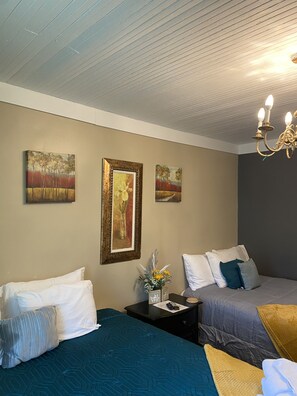 Memory-foam beds, individually decorated, individually furnished - Bella's Boutique Hotel (Hemingway)